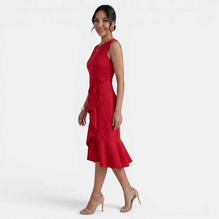 Elegante vestido midi para mujer, corte entallado y abertura lateral, ideal para eventos de día o noche.