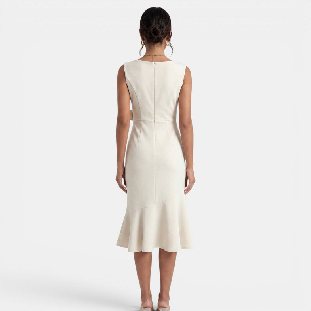 Moda femenina: vestido midi entallado, elegante y versátil, adecuado para ocasiones casuales o de fiesta.