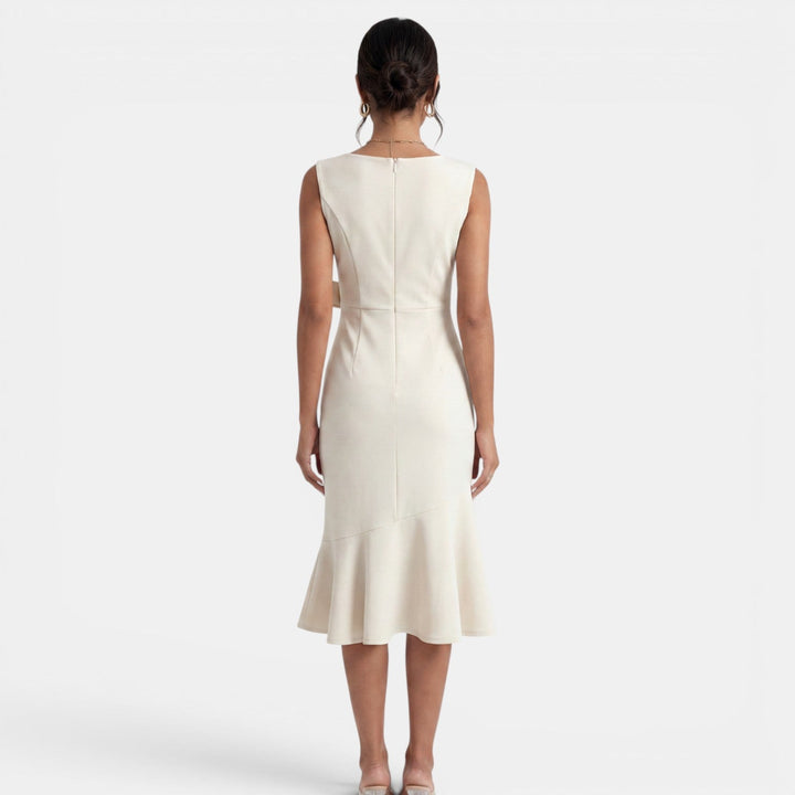 Moda femenina: vestido midi entallado, elegante y versátil, adecuado para ocasiones casuales o de fiesta.