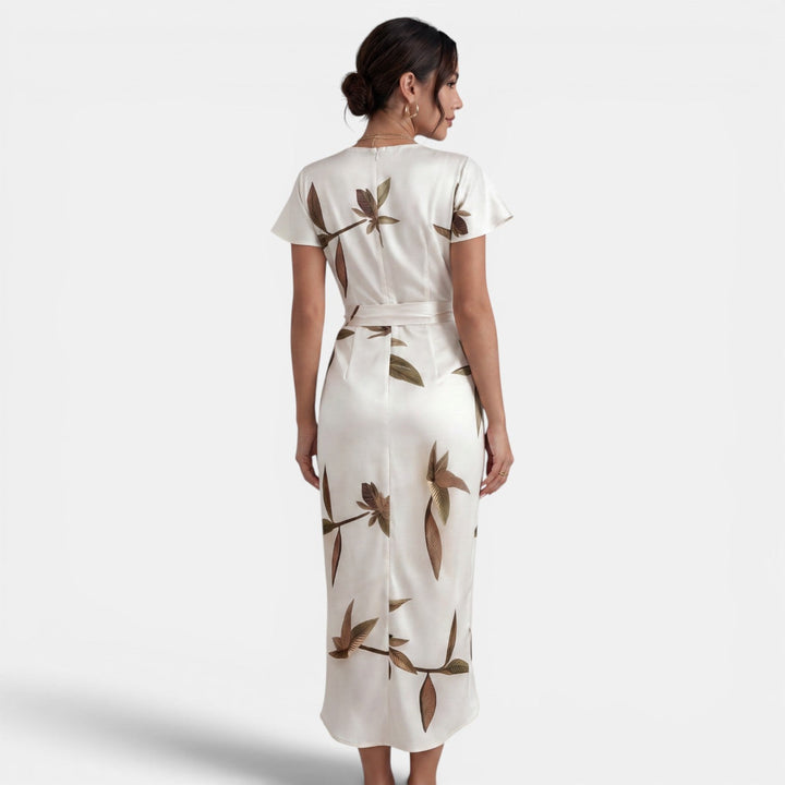 Moda mujer: Vestido midi floral cruzado. Estilo elegante y casual, perfecto para el verano.