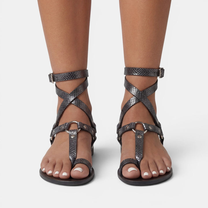 Descansa con estilo: sandalias planas de mujer estampado serpiente. Comodidad y moda veraniega.
