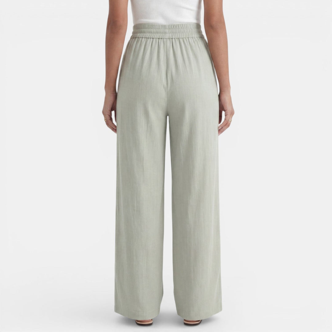 Outfit casual de verano con pantalón ancho de lino para mujer, cómodo y muy fresco.