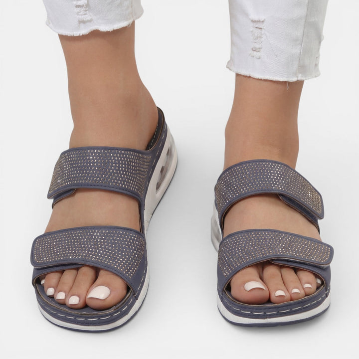 Sandalias de mujer con cuña y plantilla ortopédica para un caminar sin igual, con elegantes adornos de strass.