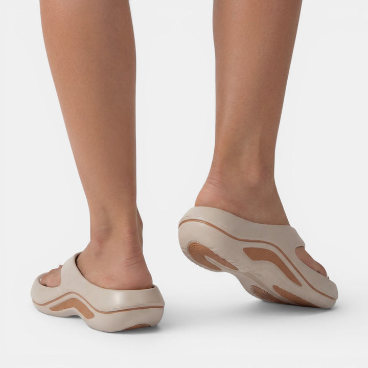 Chanclas ortopédicas de verano para mujer en varios colores, con diseño moderno y soporte ergonómico.
