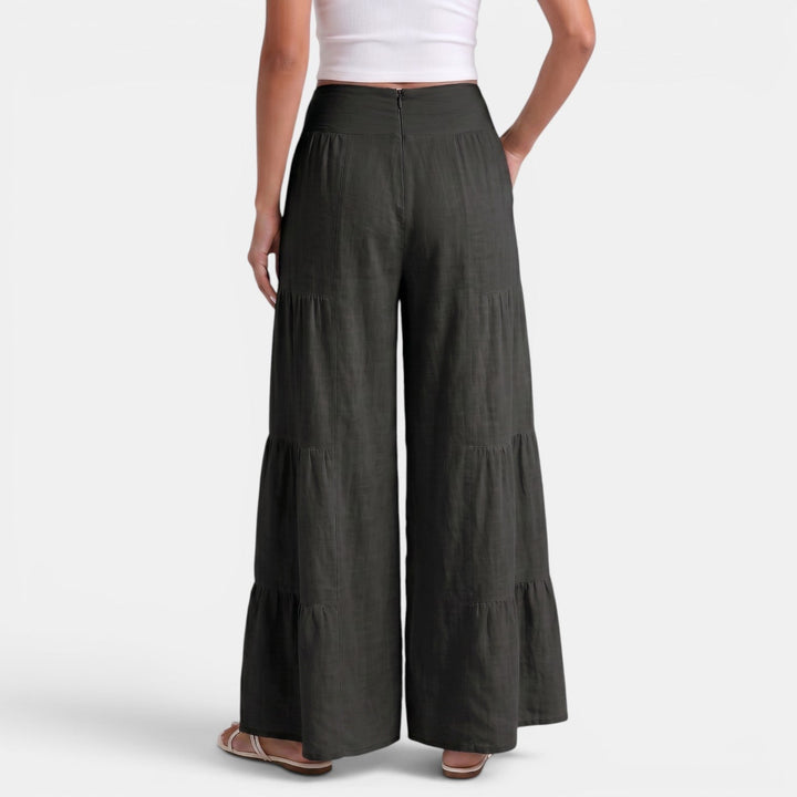 Pantalón de lino ancho, la prenda esencial para mujer en verano: frescura y estilo casual.