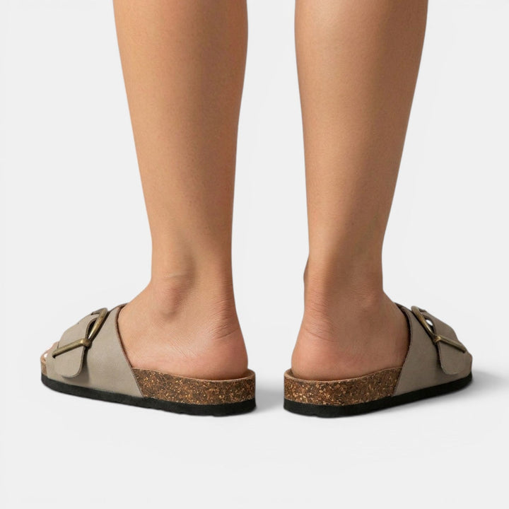 Confortables sandalias de plataforma para mujer. Calzado esencial de verano para un look diario.