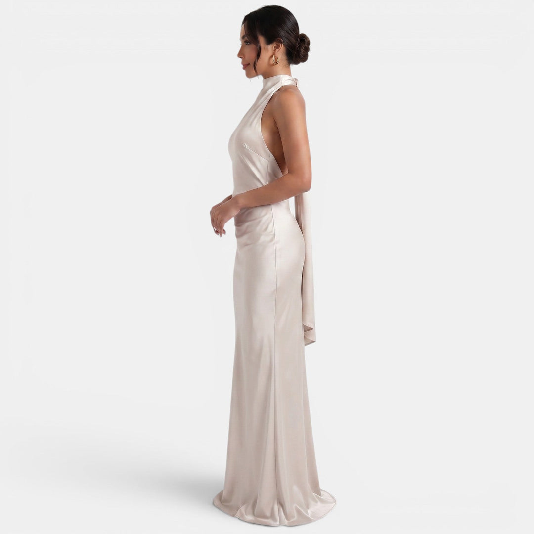 Elegante vestido de noche satinado largo halter para mujer, perfecto para bodas y eventos especiales.