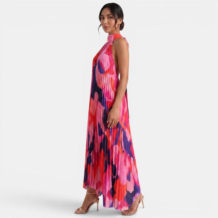Vestido floral largo halter de verano con espalda descubierta y escote V. Estilo plisado casual y chic.