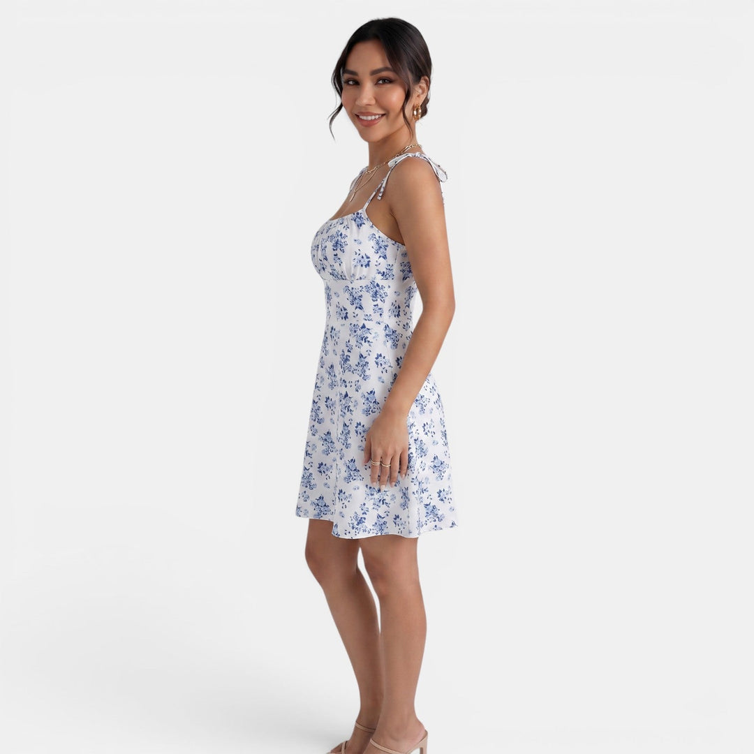 Vestido de verano ligero con estampado floral, corte A para mujer. Ideal para playa y moda femenina.