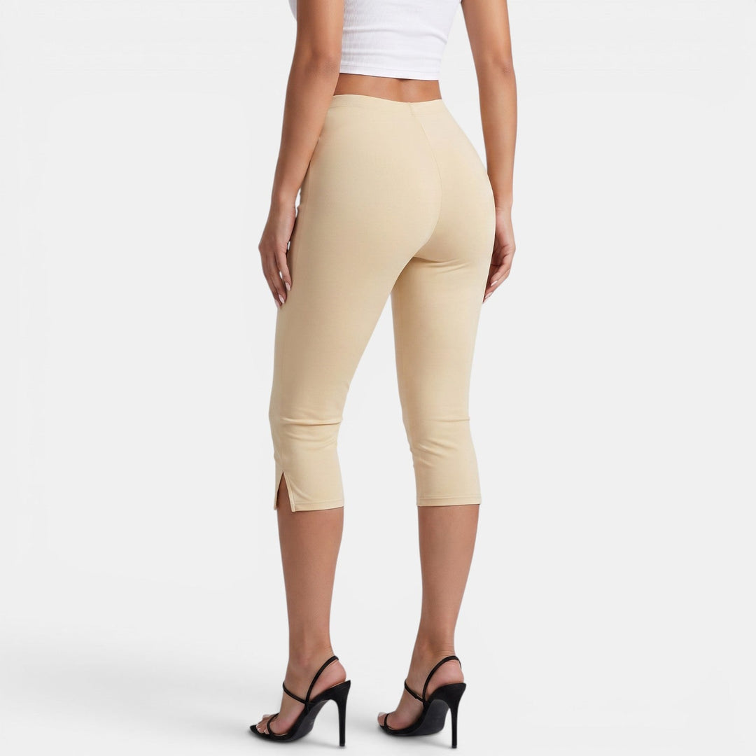 Pantalón capri moldeador con cintura alta, que ofrece soporte y sujeción perfecta para yoga y ejercicio.
