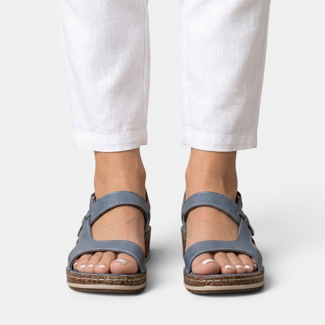 Sandalias ortopédicas de mujer con soporte ergonómico y cuña cómoda. Diseñadas para el bienestar y salud de tus pies.