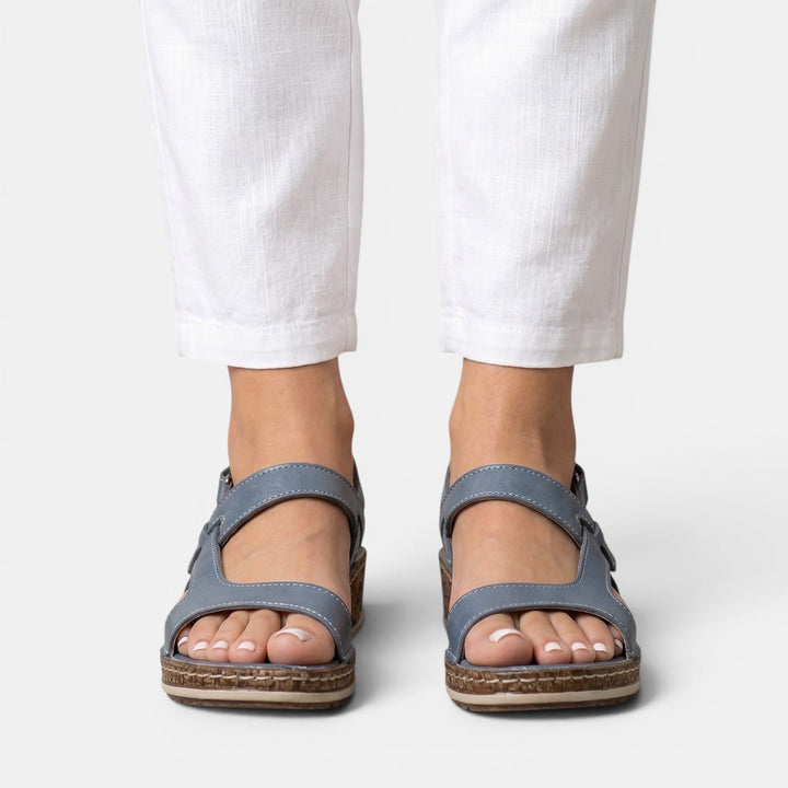 Sandalias ortopédicas de mujer con soporte ergonómico y cuña cómoda. Diseñadas para el bienestar y salud de tus pies.