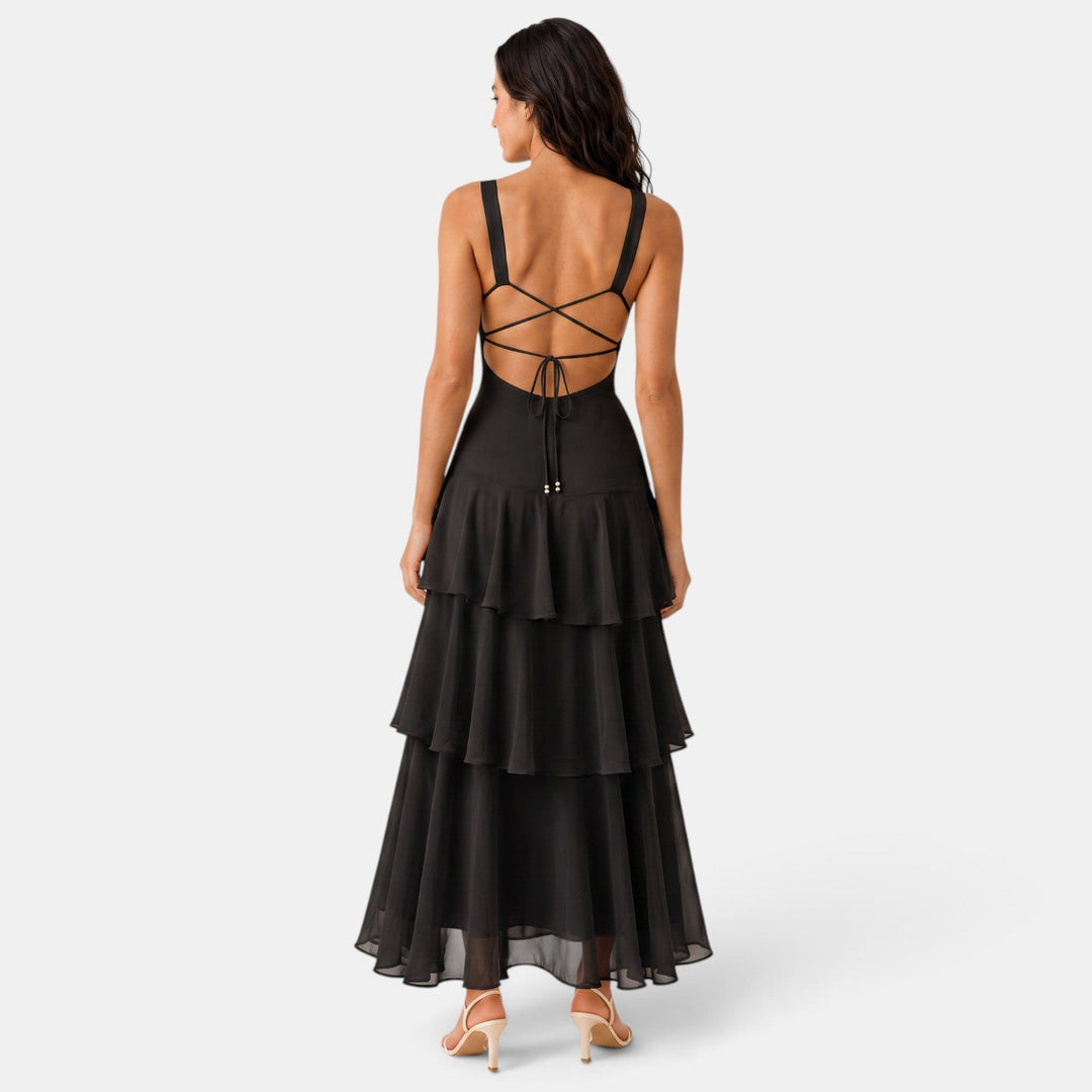 Maxi vestido elegante con volantes, ideal para eventos de gala o fiesta.