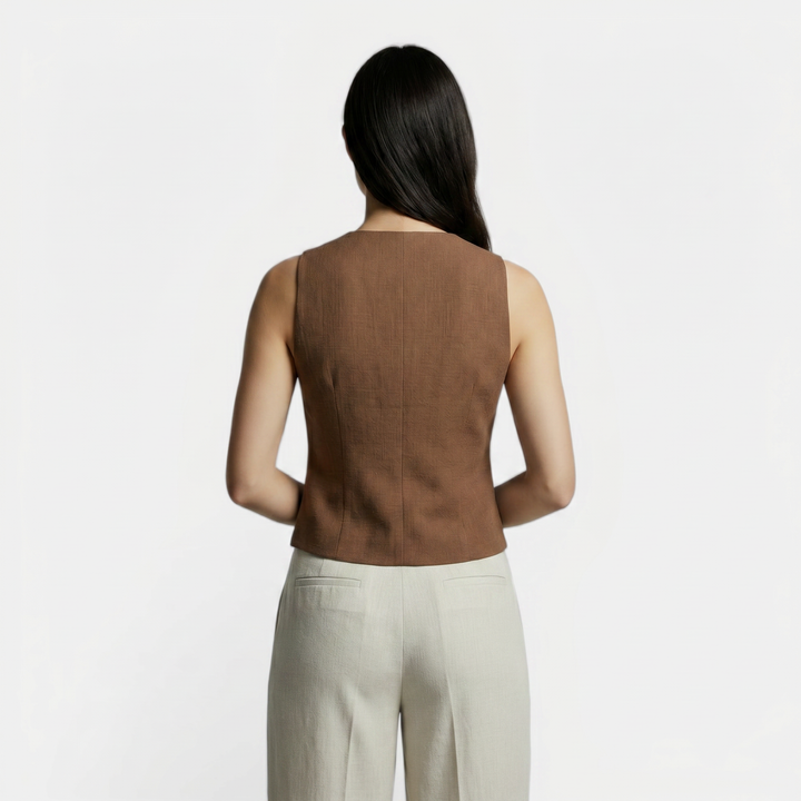 Elegante chaleco mujer retro slim fit. Prenda sofisticada para un look moderno y versátil.