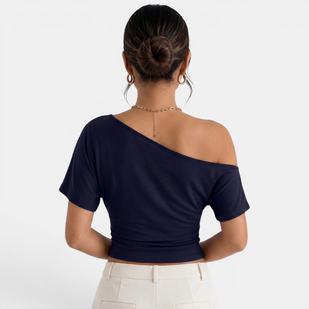 Top de mujer con hombros descubiertos. Versátil y fresco, este top de manga corta es perfecto para verano.
