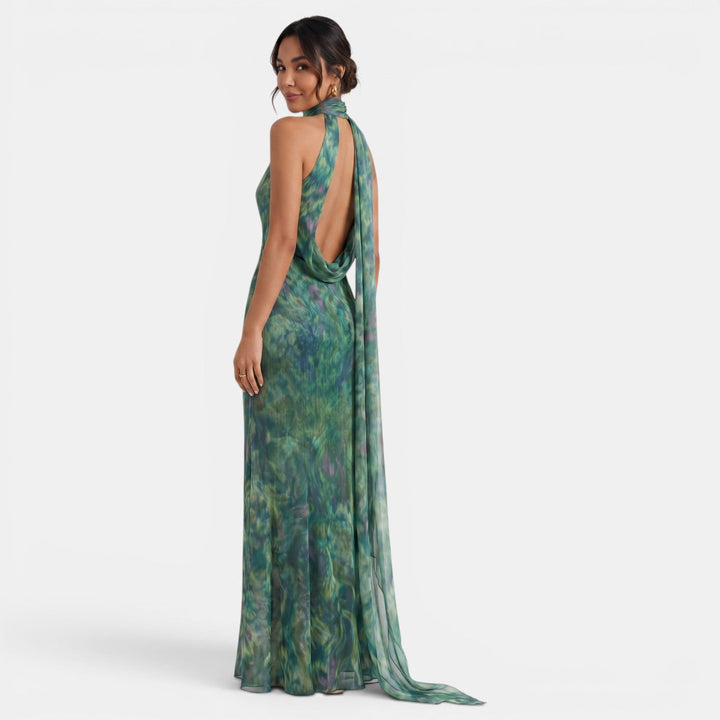 Moda mujer: Vestido halter largo verde elegante, ideal para fiesta, evento formal o noche de verano.