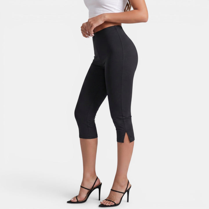 Capri deportivo de mujer para fitness, gym y entrenamiento. Pantalón moldeador cómodo y transpirable.