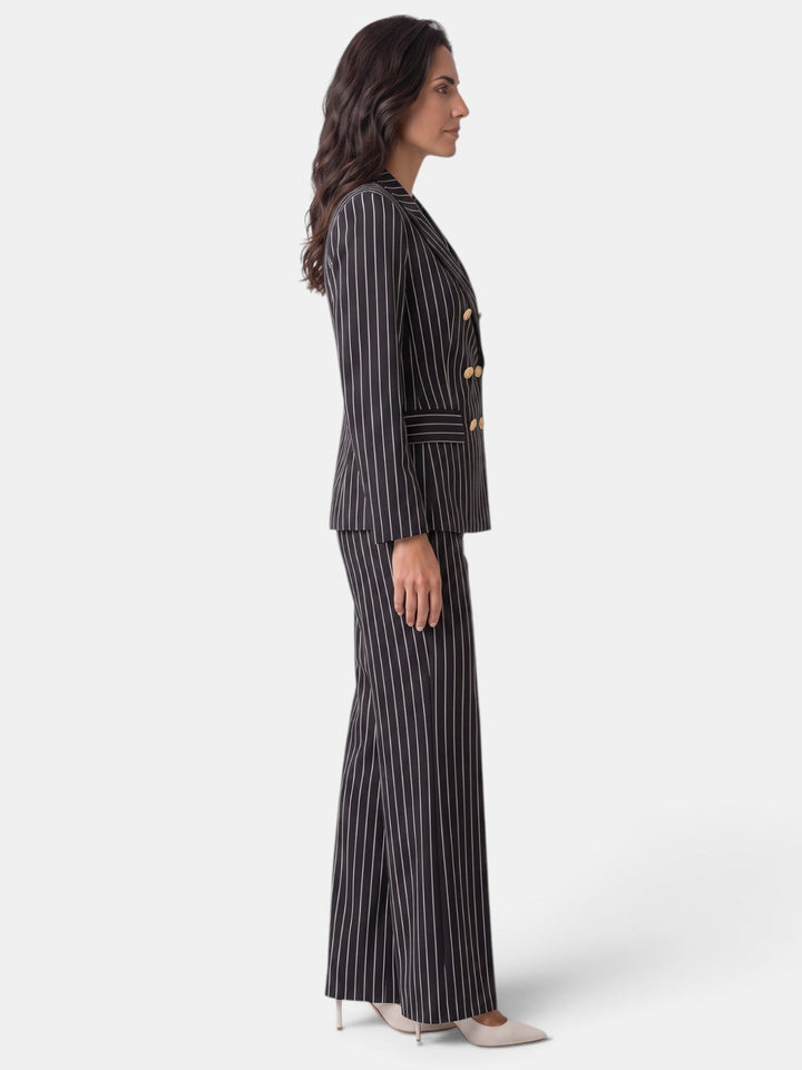 Blazer de mujer con raya diplomática, chaqueta elegante para ropa oficina y estilo profesional.