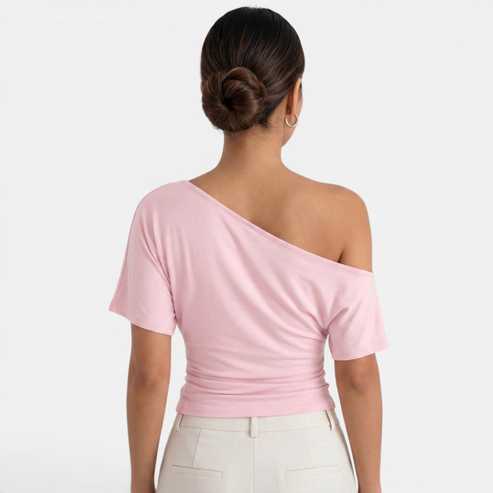 Top de moda para mujer, hombros descubiertos. Estilo veraniego elegante y chic con manga corta.