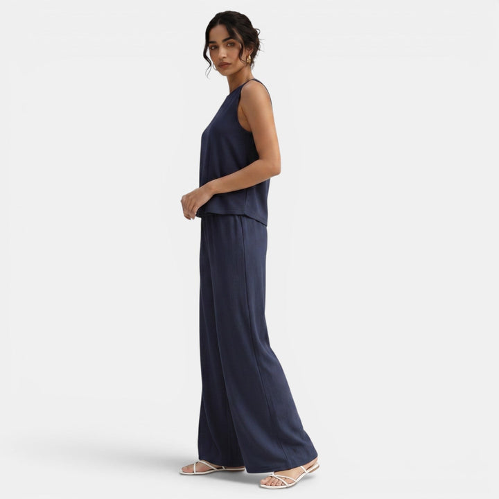 Textura del conjunto de mujer dos piezas, resaltando la calidad y el estilo casual-elegante de verano.