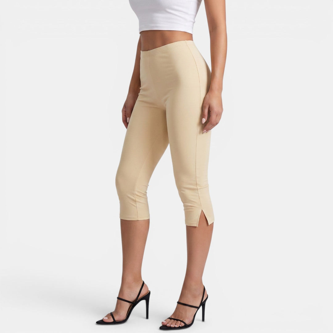 Capri deportivo de mujer, suave y cómodo. Pantalón moldeador transpirable ideal para yoga y fitness.