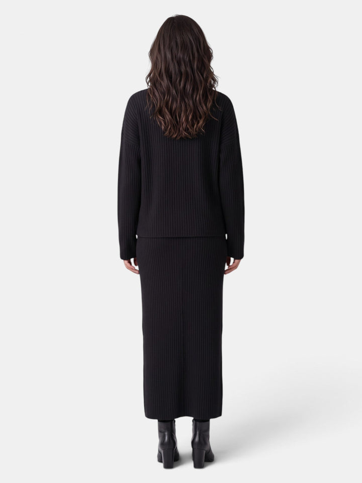 Conjunto de dos piezas para mujer: suéter elegante y falda a juego. Moda versátil.
