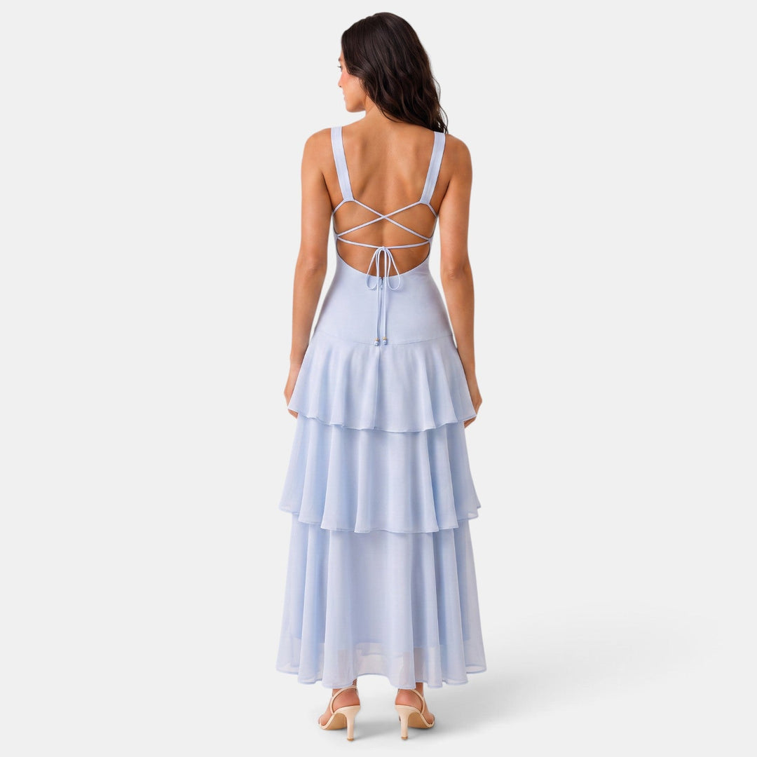 Vestido de invitada de boda maxi con volantes, un look sofisticado y veraniego.