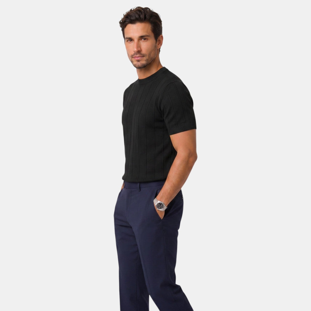 Detalle de tejido premium de camiseta slim fit para hombre. Calidad superior, ligera y suave.