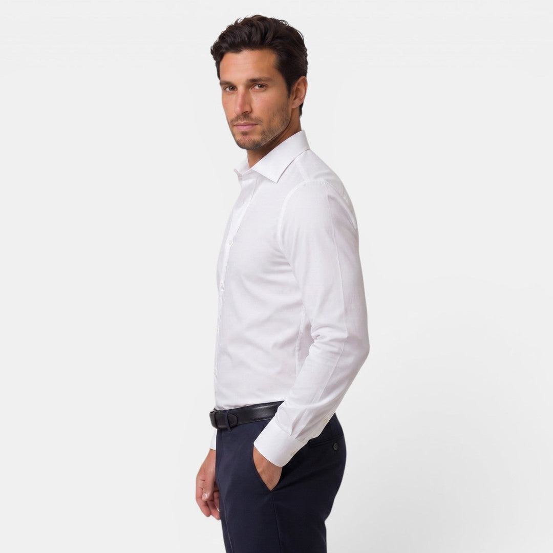 Camisa moderna para hombre, corte slim fit, antiarrugas. Perfecta para un look casual.