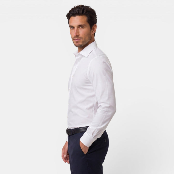 Camisa moderna para hombre, corte slim fit, antiarrugas. Perfecta para un look casual.