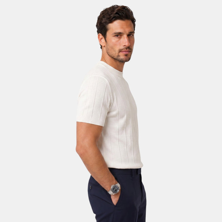 Camiseta slim fit para hombre, estilo elegante y ligero. Ropa masculina transpirable y cómoda.