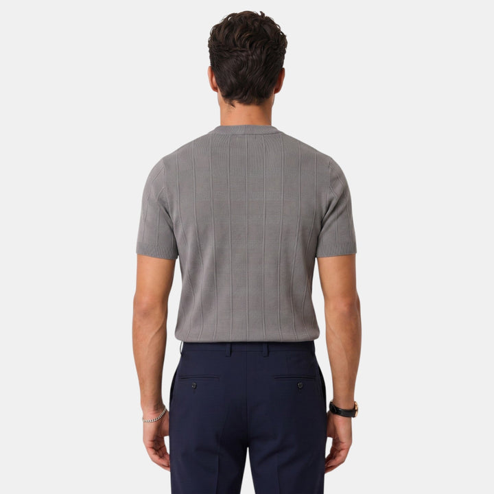 Camiseta hombre slim fit elegante y ligera. Ideal para un look casual o formal en verano, muy cómoda.