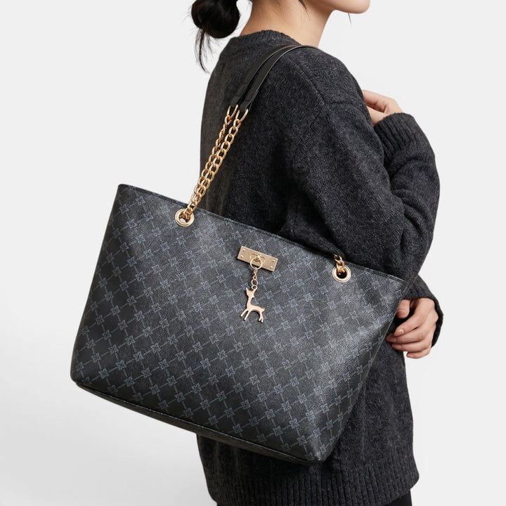 Accesorio chic: bolso de hombro de cuero para mujer, diseño elegante con cadena. Moda retro.