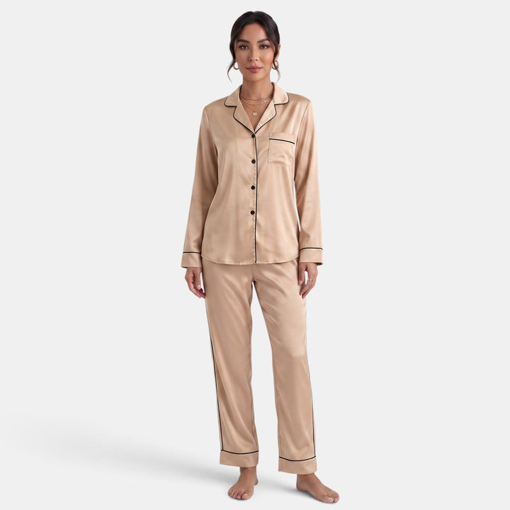 Pijama de seda para mujer, corte elegante y tejido suave para noches de confort y lujo.