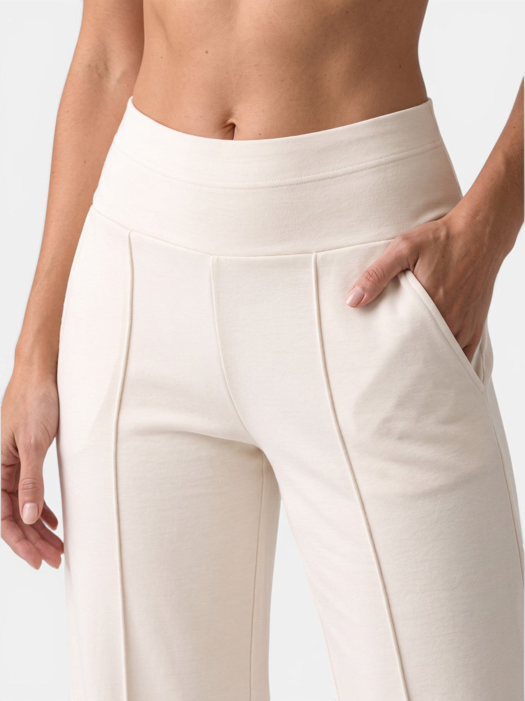 Pantalón de mujer jogger cintura alta, realza la figura con un toque elegante y moderno.