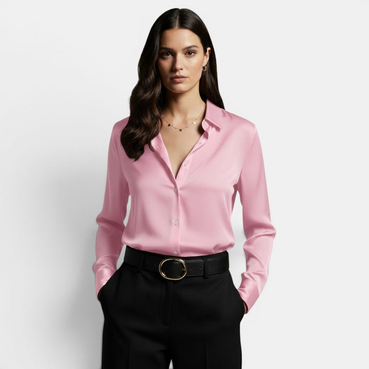 Blusa holgada de mujer con solapa y botones, un diseño chic y versátil para moda femenina.