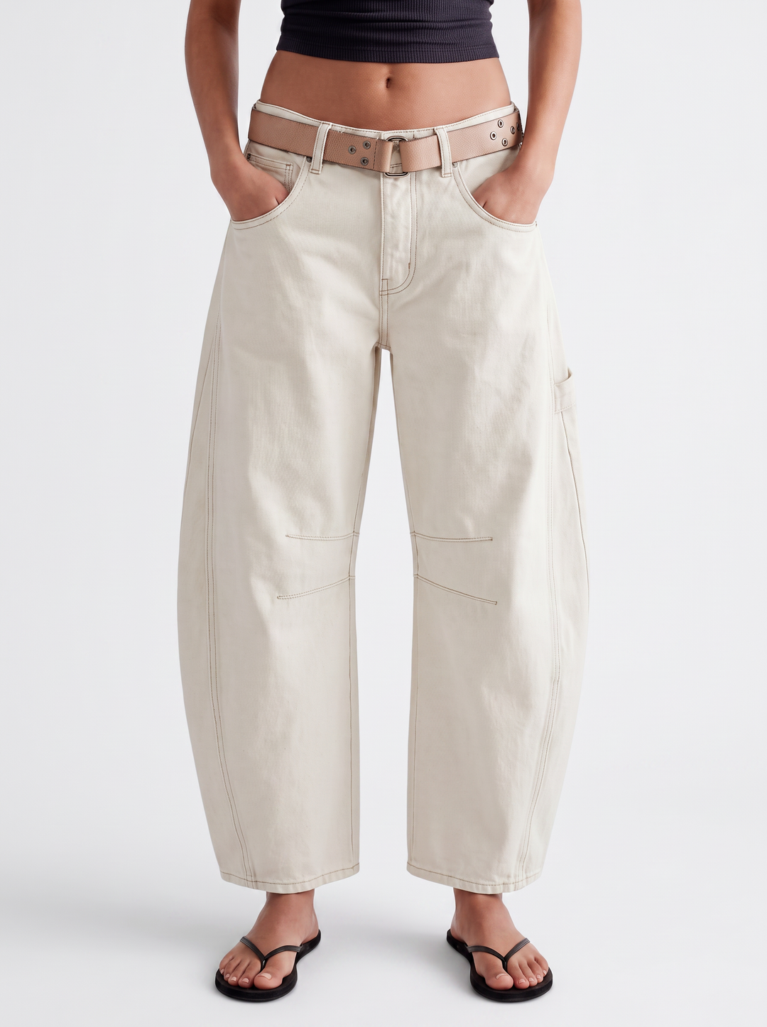 Jeans de mujer elásticos tiro medio, pierna ancha para máxima comodidad y estilo casual moderno.