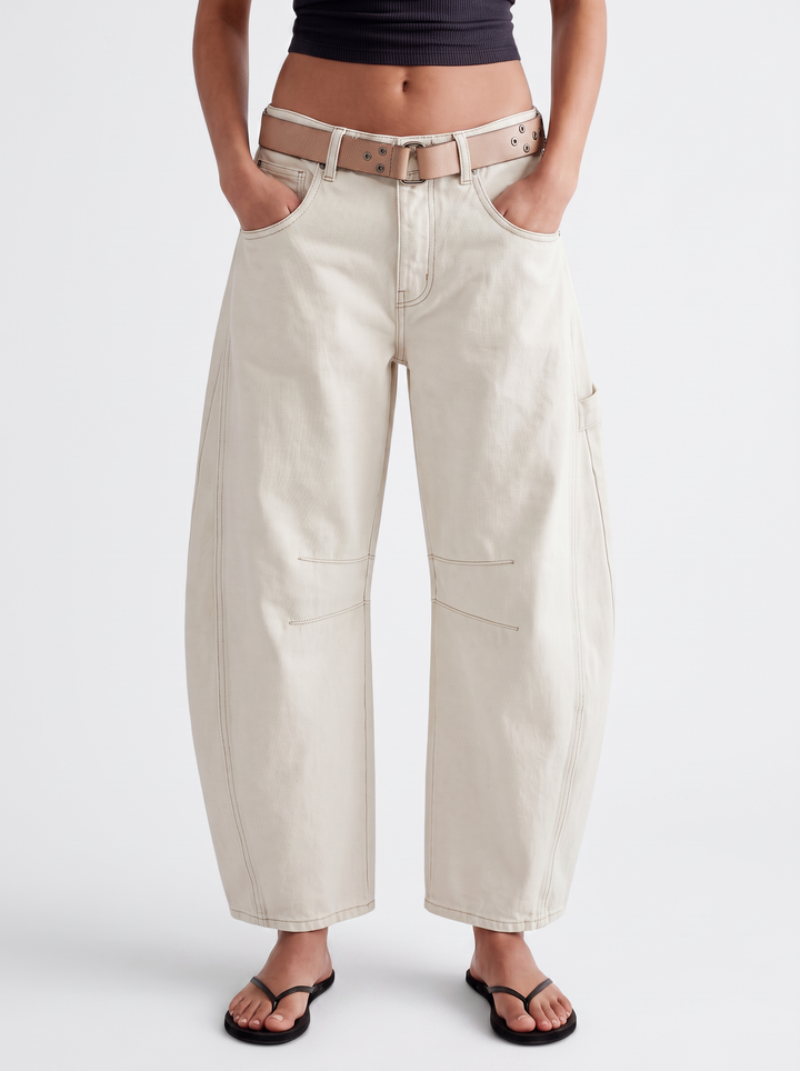 Jeans de mujer elásticos tiro medio, pierna ancha para máxima comodidad y estilo casual moderno.
