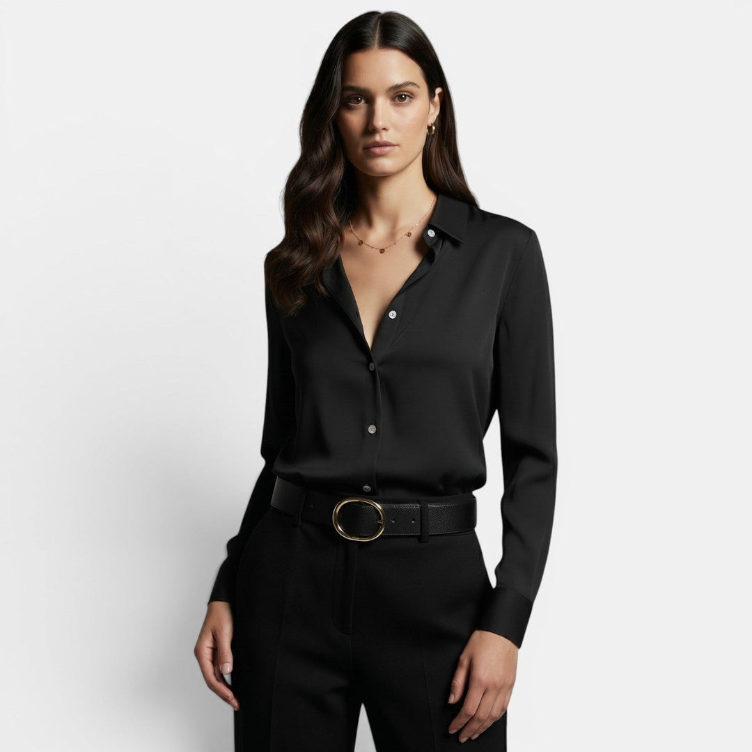 Camisa de mujer con solapa clásica y cierre de botones, corte holgado y manga larga.