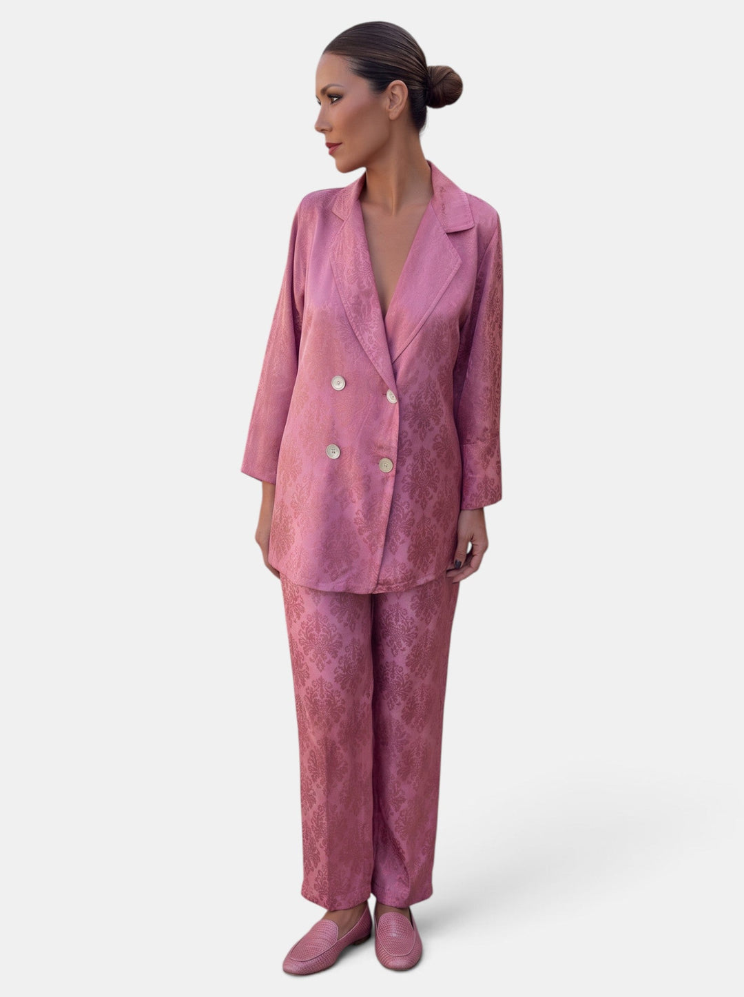 Conjunto de blazer y pantalón wide leg para mujer. Un atuendo formal y sofisticado para cualquier ocasión.