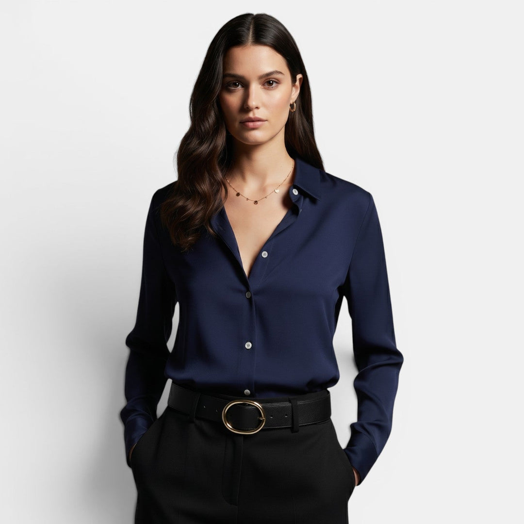 Camisa holgada de mujer con solapa y botones, estilo versátil para oficina o casual.