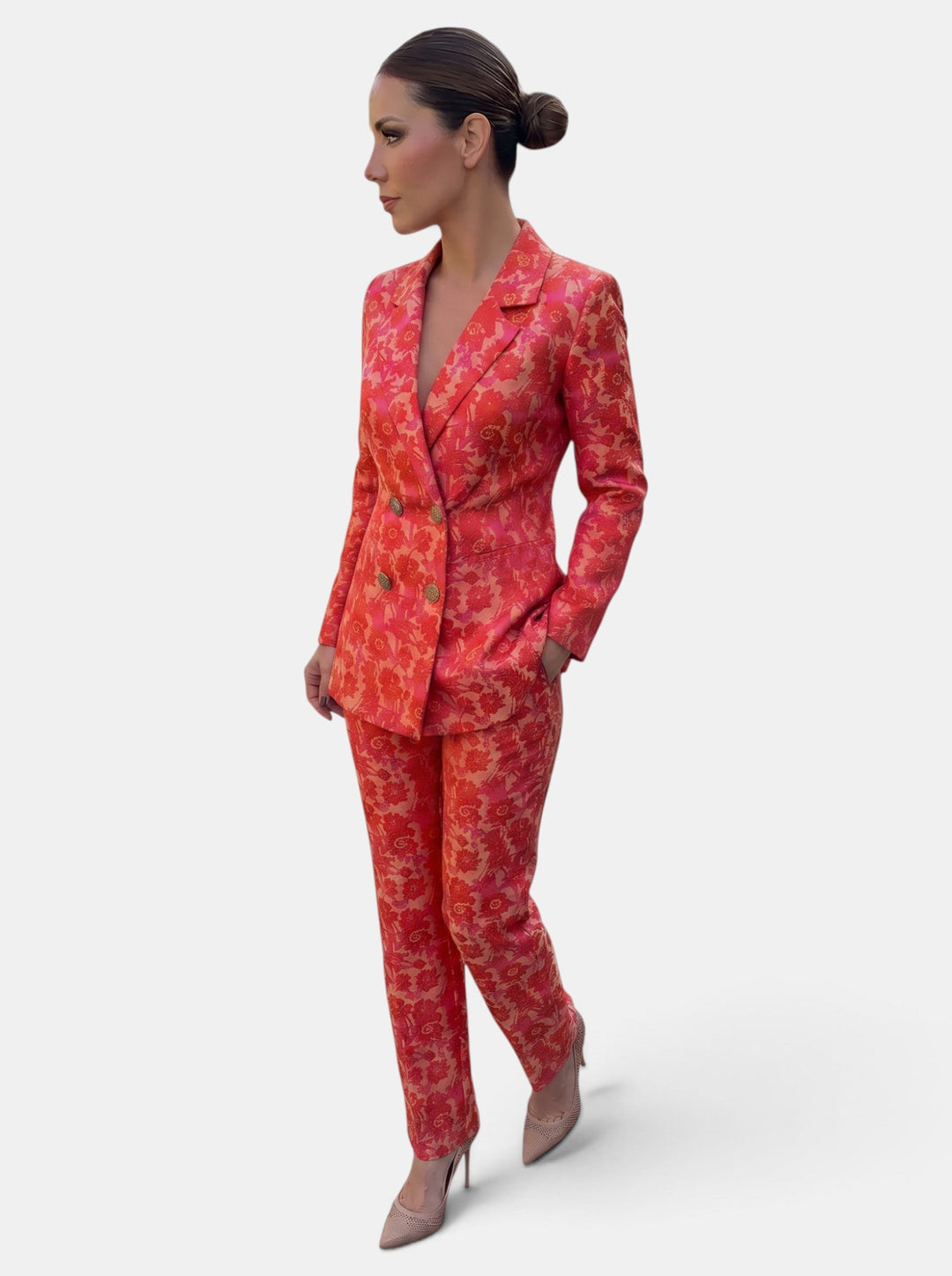 Blazer y pantalón wide leg. Traje elegante de mujer, ideal para looks formales o casuales sofisticados.