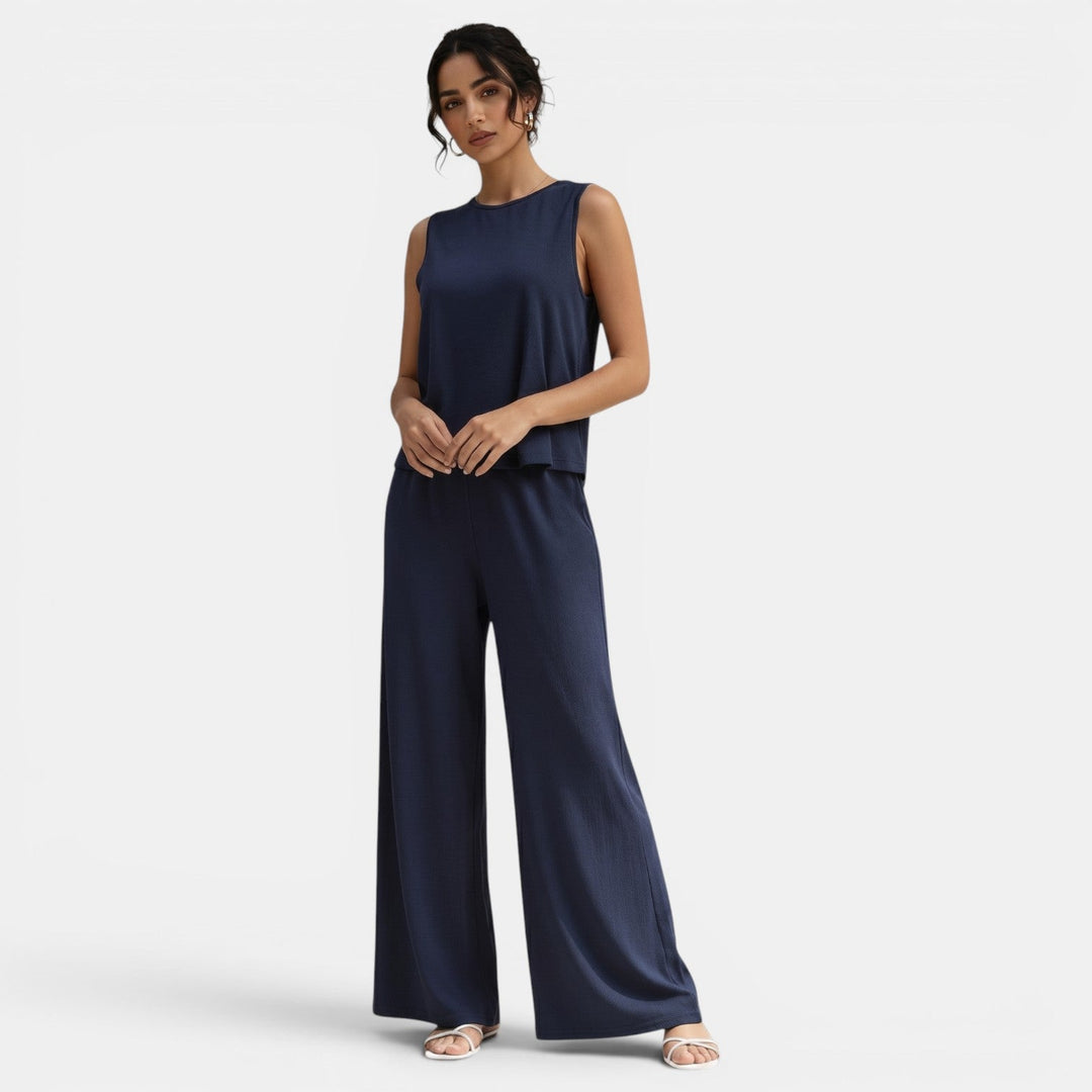 Vista frontal de mujer con conjunto de dos piezas, moda elegante y versátil para el buen tiempo.