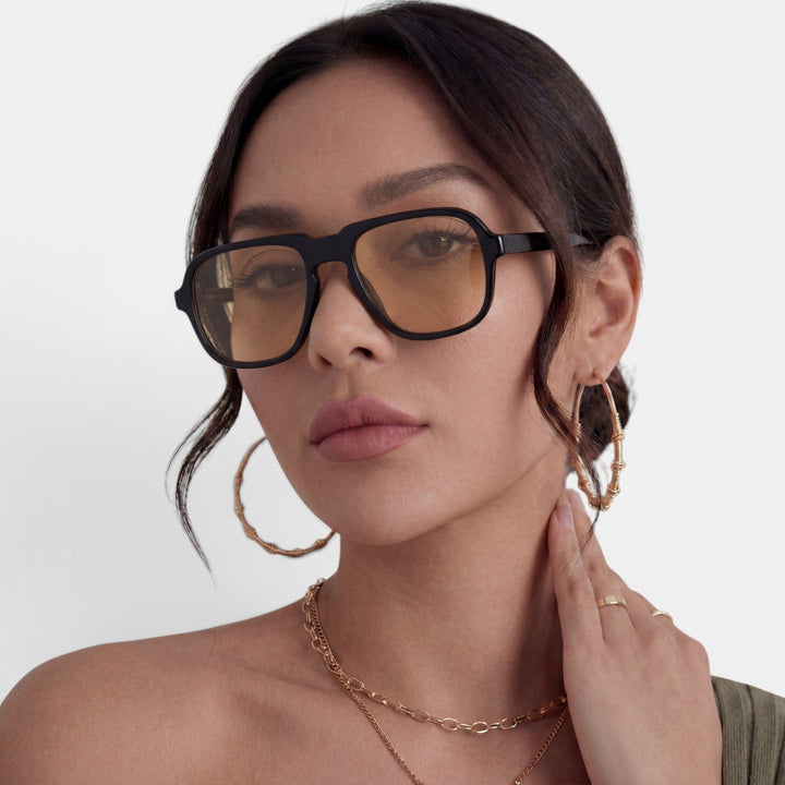Gafas de sol cuadradas de moda para mujer. Estilo chic y urbano, accesorio retro elegante en varios colores.