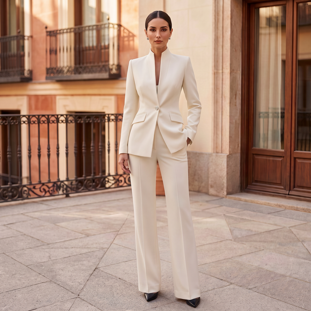 Traje elegante de mujer: chaqueta y pantalón formal para oficina.