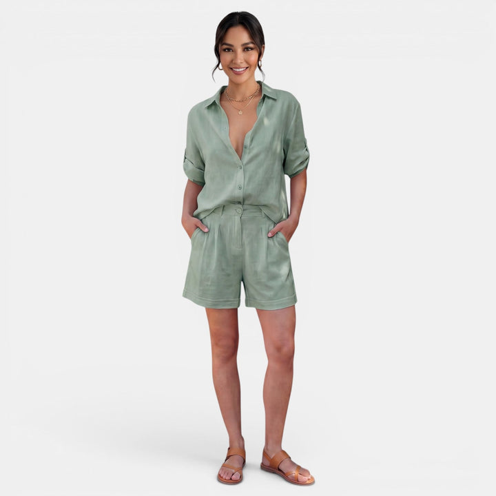 Conjunto de mujer primavera-verano: camisa de lino y algodón con manga media, cómoda y elegante.