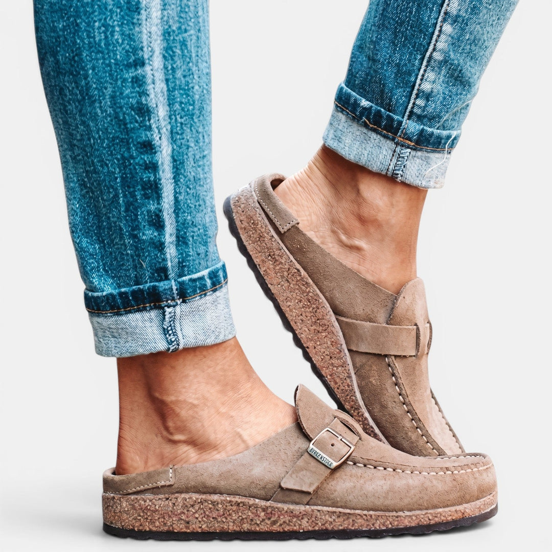 Sandalias ortopédicas de mujer con hebilla ajustable para máximo confort en verano.