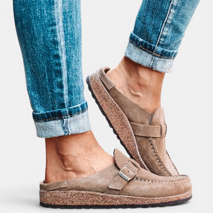 Sandalias ortopédicas de mujer con hebilla ajustable para máximo confort en verano.
