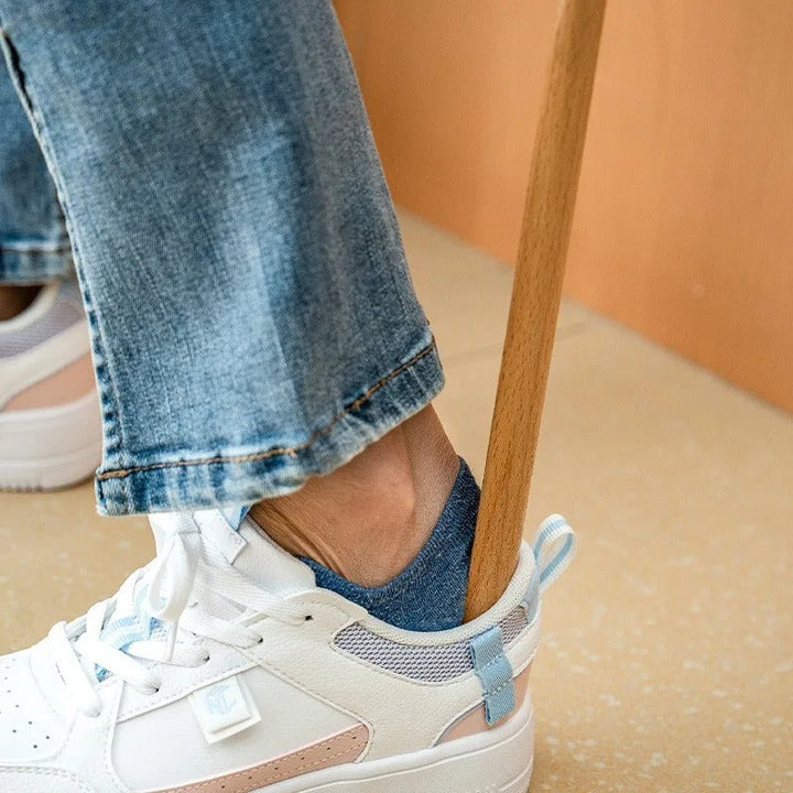 Calzador ErgoGrip de fácil uso. Largo, para calzado sin esfuerzo en adultos. Ergonómico y cómodo. Protege tu calzado.