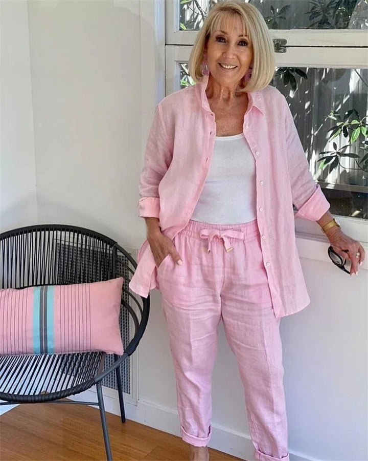 Conjunto de verano casual para mujer con top fresco y pantalón corto, ideal para vacaciones y playa.